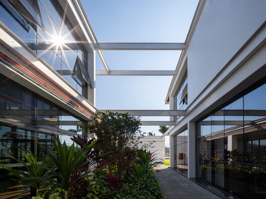 Parque Industrial Vanelise Confecções / VOO® - Imagen 3 de 43