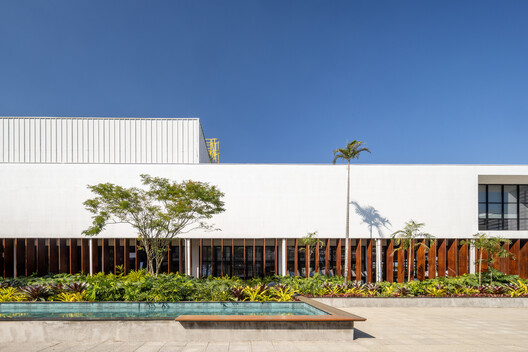 Parque Industrial Vanelise Confecções / VOO® - Fotografía exterior