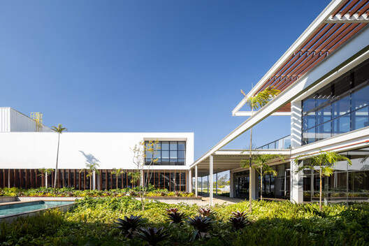 Parque Industrial Vanelise Confecções / VOO® - Fotografía exterior, Patio interior