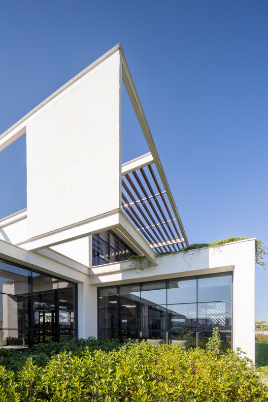 Parque Industrial Vanelise Confecções / VOO® - Imagen 20 de 43