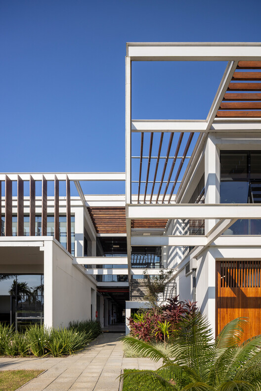 Parque Industrial Vanelise Confecções / VOO® - Fotografía exterior, Balcón, Patio interior