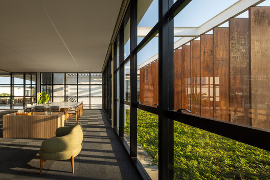 Parque Industrial Vanelise Confecções / VOO® - Fotografía interior