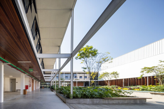 Parque Industrial Vanelise Confecções / VOO® - Imagen 13 de 43