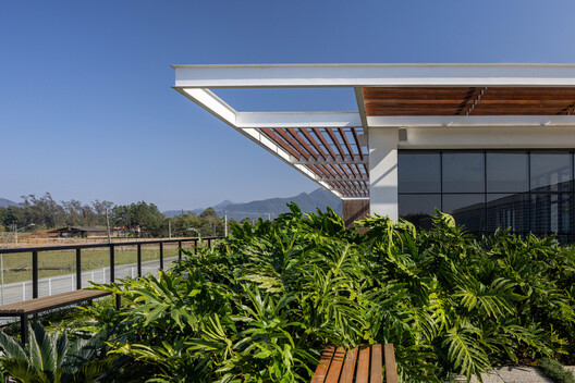 Parque Industrial Vanelise Confecções / VOO® - Imagen 26 de 43