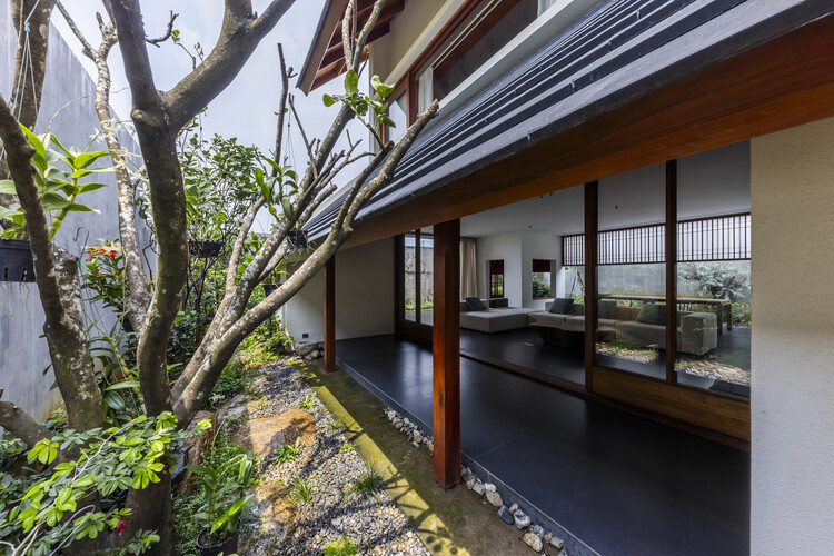 Casa Serena / 23o5Studio - Imagem 9 de 38