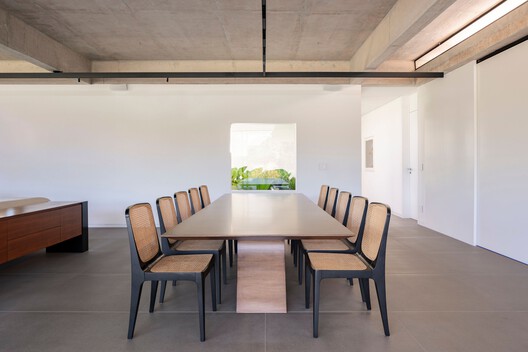 Lima House / BLOCO Arquitetos - Interior Photography, Dining room, Wood, Table, Chair