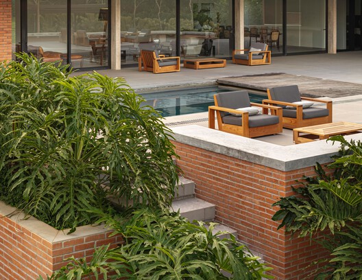 Lima House / BLOCO Arquitetos - Interior Photography, Wood, Garden, Patio, Chair, Courtyard, Balcony