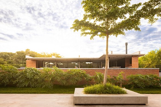 Lima House / BLOCO Arquitetos - Image 7 of 23
