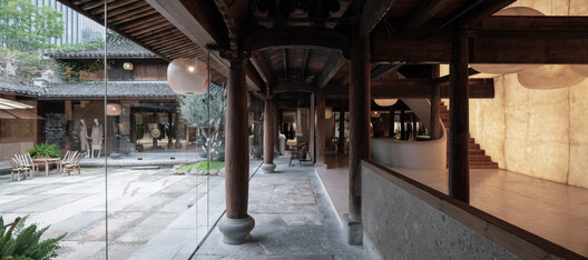 Tai-Silk Courtyard / Deep Origin Lab + CO-MILEU - Interior Photography, Column, Courtyard