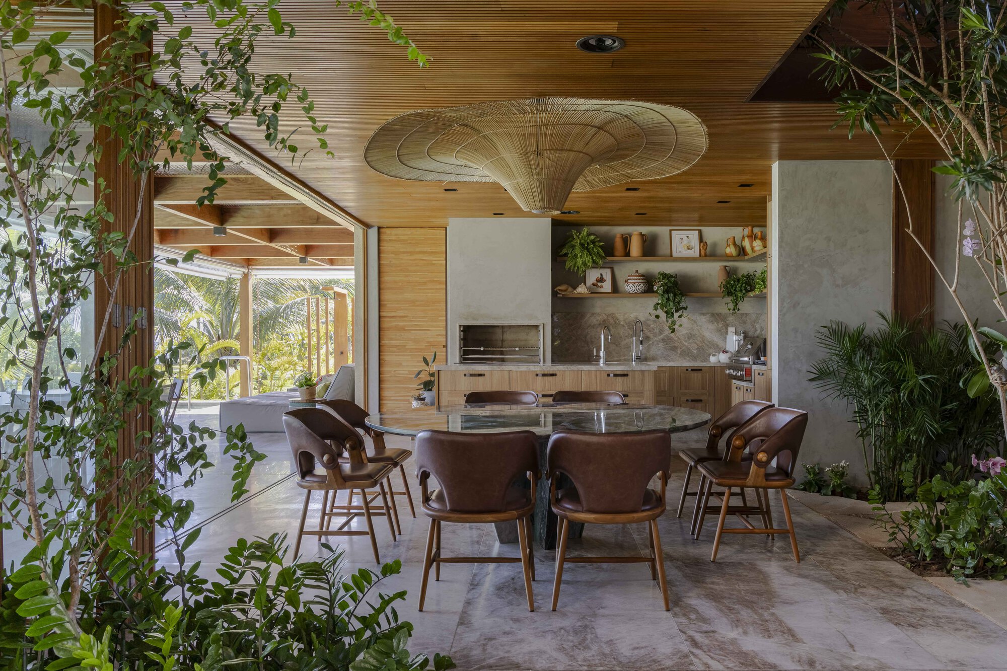 Casa Coral organiza 501 m² para reunir a una familia extensa frente a la costa de Bahía, vista 4