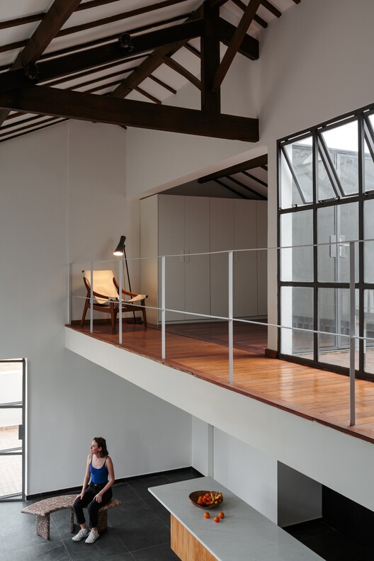 Edifício Gamboa / MZNO - Fotografia de Interiores, Madeira, Iluminação, Vidro, Viga