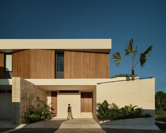 Tapa Villa / Studio Tanama