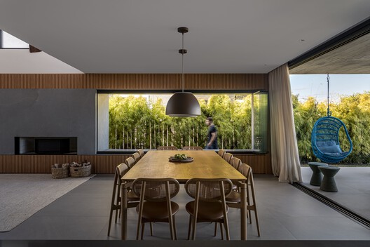 Casa Villaggio / Vox Arquitetura - Fotografía interior, Comedor, Madera, Sillas