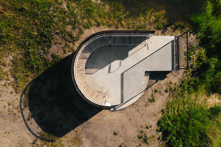 Of a Feather: The Hidden Architecture of Bird Watching - Image 3 of 30