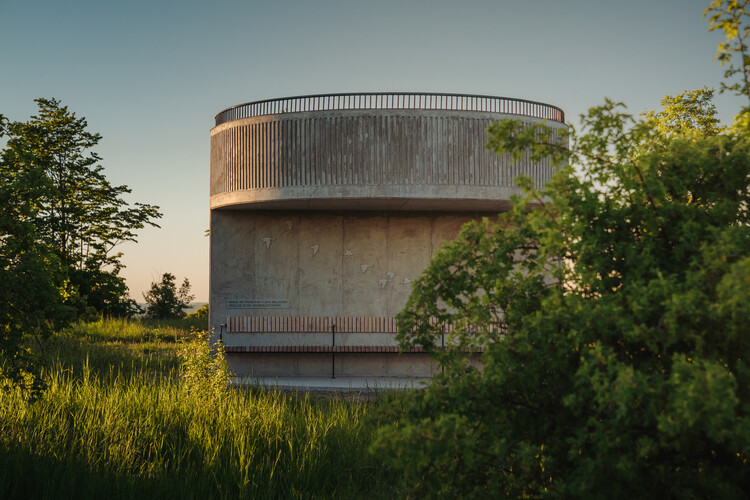 Of a Feather: The Hidden Architecture of Bird Watching - Image 21 of 30