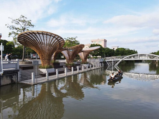 Why Sit by the Dock of the Bay? Designing Thresholds to the Water - Image 14 of 53