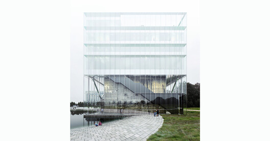 Why Sit by the Dock of the Bay? Designing Thresholds to the Water - Image 27 of 53