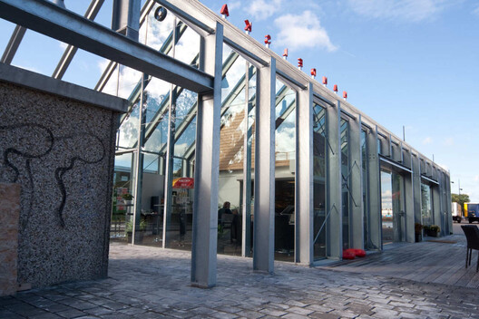 Why Sit by the Dock of the Bay? Designing Thresholds to the Water - Image 26 of 53