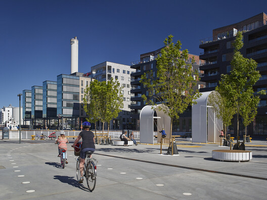 Why Sit by the Dock of the Bay? Designing Thresholds to the Water - Image 23 of 53