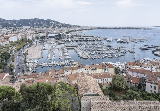 Why Sit by the Dock of the Bay? Designing Thresholds to the Water