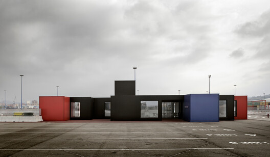 Why Sit by the Dock of the Bay? Designing Thresholds to the Water - Image 47 of 53