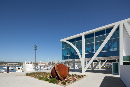 Why Sit by the Dock of the Bay? Designing Thresholds to the Water - Image 38 of 53