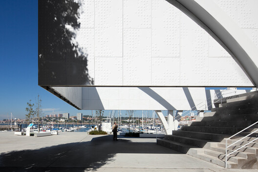 Why Sit by the Dock of the Bay? Designing Thresholds to the Water - Image 18 of 53