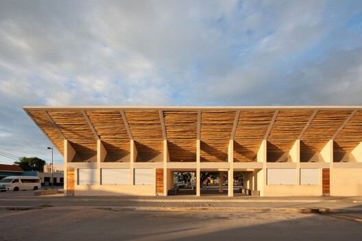 The Market Plaza as Civic Core: 5 Projects that Explore Contemporary Approaches to Market Design in Mexico - Image 2 of 12