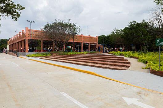 The Market Plaza as Civic Core: 5 Projects that Explore Contemporary Approaches to Market Design in Mexico - Image 7 of 12