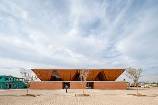 The Market Plaza as Civic Core: 5 Projects that Explore Contemporary Approaches to Market Design in Mexico - Image 5 of 12