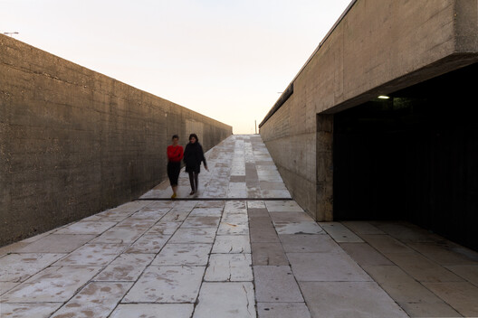 Between Matter and Gesture, Architectures that Think Through Details - Image 13 of 13