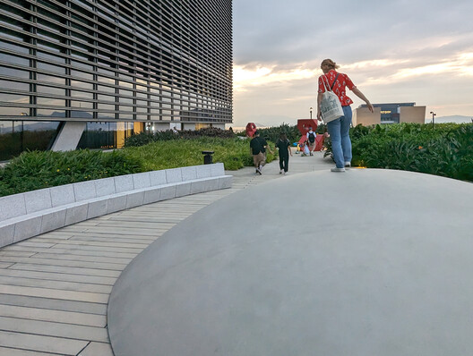 Playscapes and Public Imagination: The Ambiguous Play in Urban Life of Hong Kong - Image 6 of 18