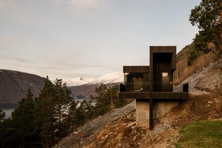 18-07 Holiday Home / OFFICE INAINN - Exterior Photography