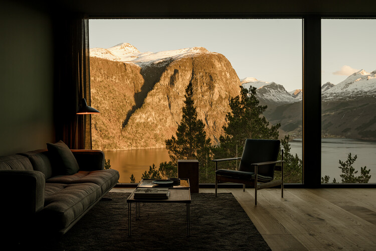 18-07 Casa de Vacaciones / OFFICE INAINN - Fotografía interior, Sala de estar, Sillones, Sillas