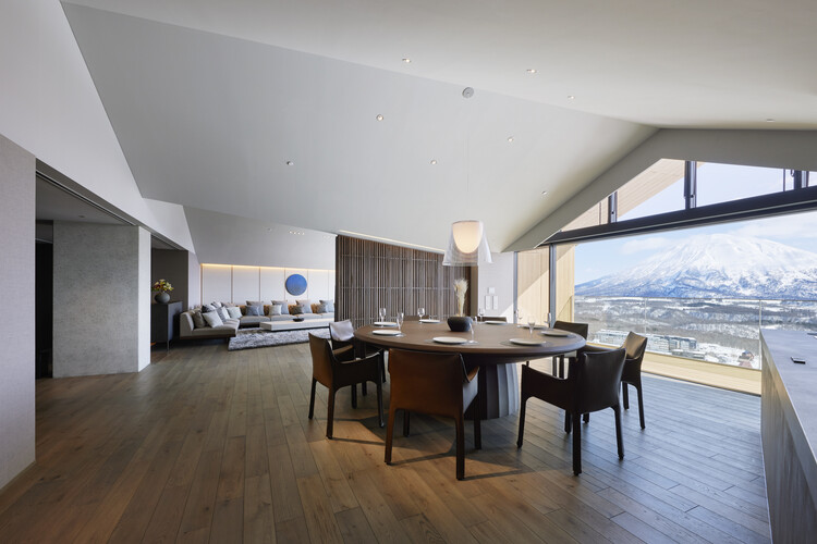 MUWA 二世谷 / Nikken Sekkei - 室内图, 餐厅, 椅子