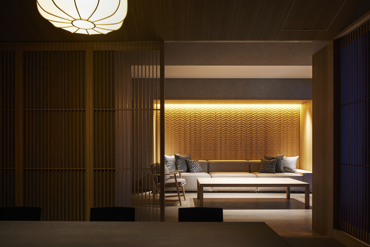 MUWA 二世谷 / Nikken Sekkei - 室内图, 木头, 灯