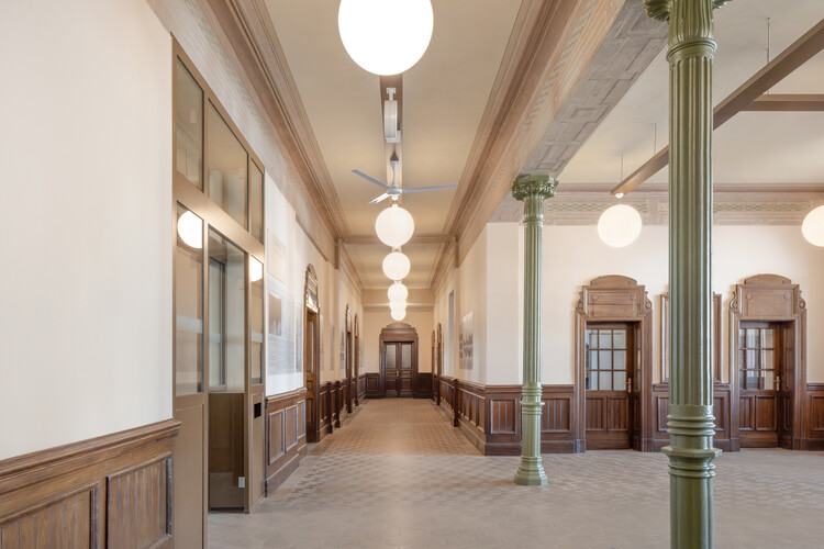 新戈里察火车站与弗尔塔查地下通道 / SADAR + VUGA - 室内图, 灯, 玻璃, 柱