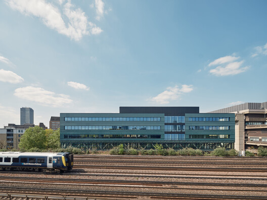 Paradise SE11 Mass Timber Office / Feilden Clegg Bradley Studios