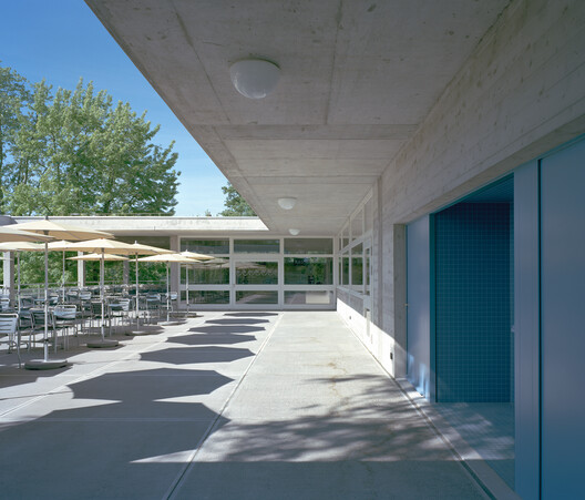 Bachgraben Public Pool Restaurant / MET Architects - Image 10 of 43