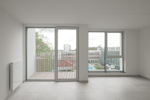 Destrier Housing Block / Pierre Blondel Architectes - Interior Photography, Glass, Balcony