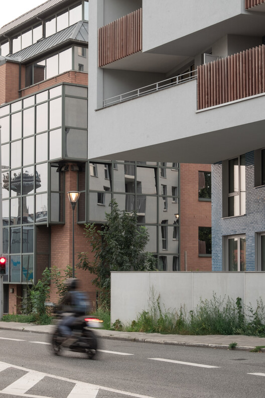 Destrier Housing Block / Pierre Blondel Architectes - Exterior Photography, Windows, Facade, Concrete, Balcony