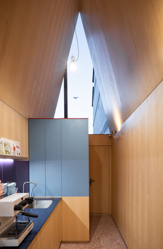 The Chapel - Jewel-Box Intervention / Vinklu - Interior Photography, Wood