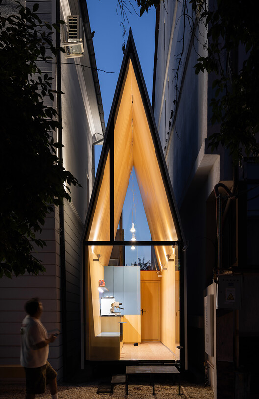 The Chapel - Jewel-Box Intervention / Vinklu - Interior Photography, Wood, Glass