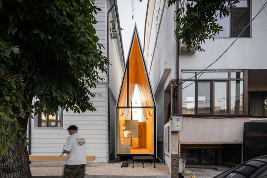The Chapel Jewel-Box Intervention / Vinklu
