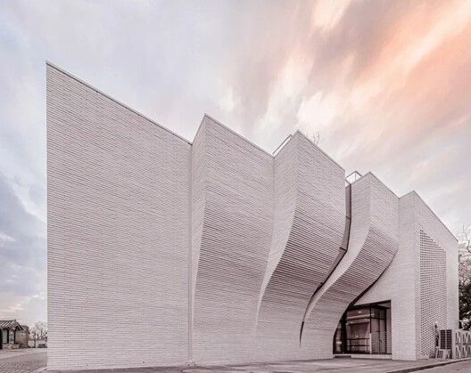 Redefining and Sustaining Architectural Aesthetics with Inspirational Finishes - Image 7 of 13