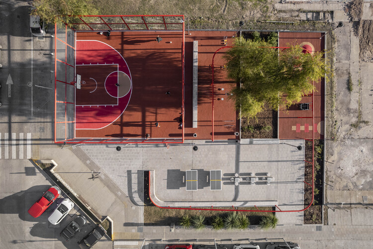 Plaza Barrio Olímpico  / Región Austral  + CEEU - Imagen 22 de 32