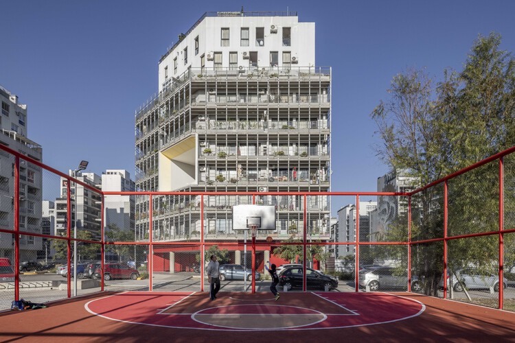 Plaza Barrio Olímpico  / Región Austral  + CEEU - Fotografía exterior, Fachada