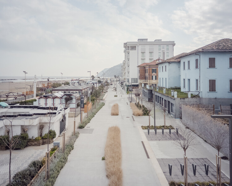 Paseo Marítimo de Gabicce Mare / Architects Barbara Balassone + Gianluca Mazzari - Fotografía exterior, Edificios Públicos, Balcón