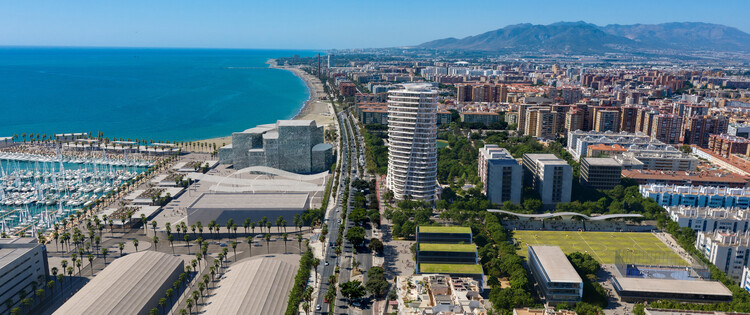 Zaha Hadid Architects presenta imágenes de un nuevo proyecto de viviendas en Málaga, España - Imagen 5 de 7