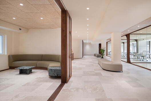 Reforma integral oficinas Colegio Oficial de Médicos de Valladolid / estudio COLOMA - Fotografía interior, Sala de estar